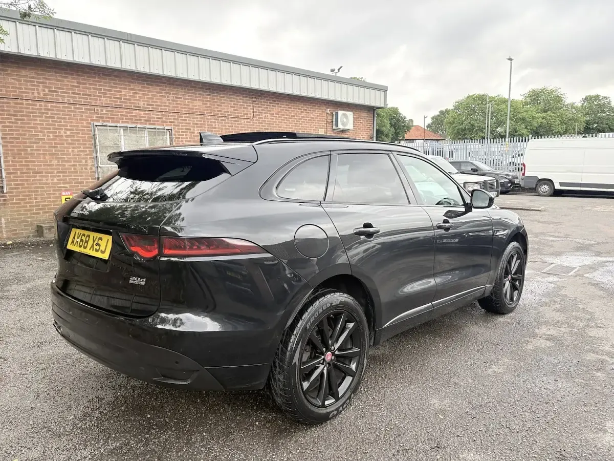 Used Jaguar F-Pace R-Sport 180 HP (132 kW) 2019 Black SUV