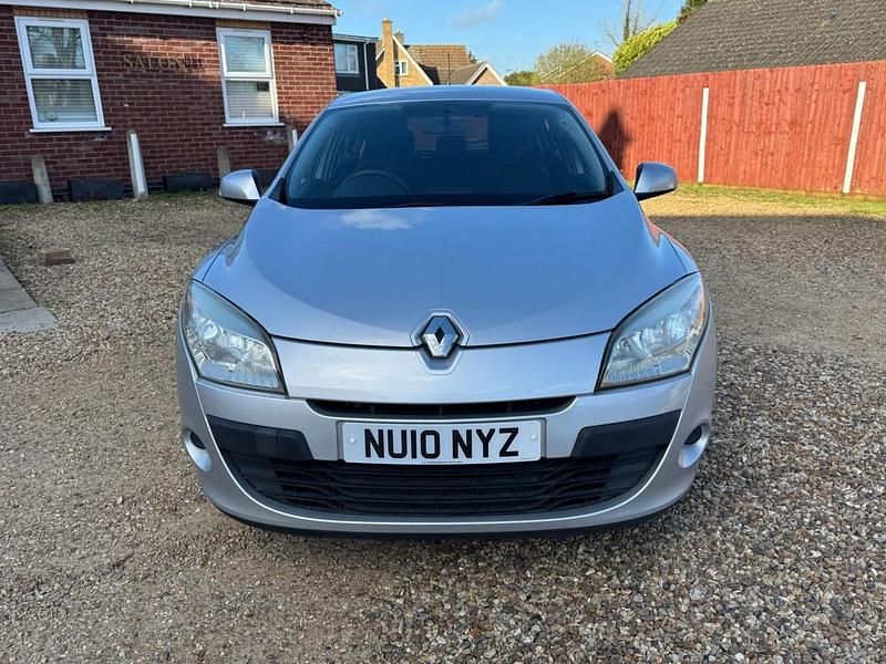 Used Renault Mégane III Expression 110 HP (80 kW) 2010 Silver Hatchback