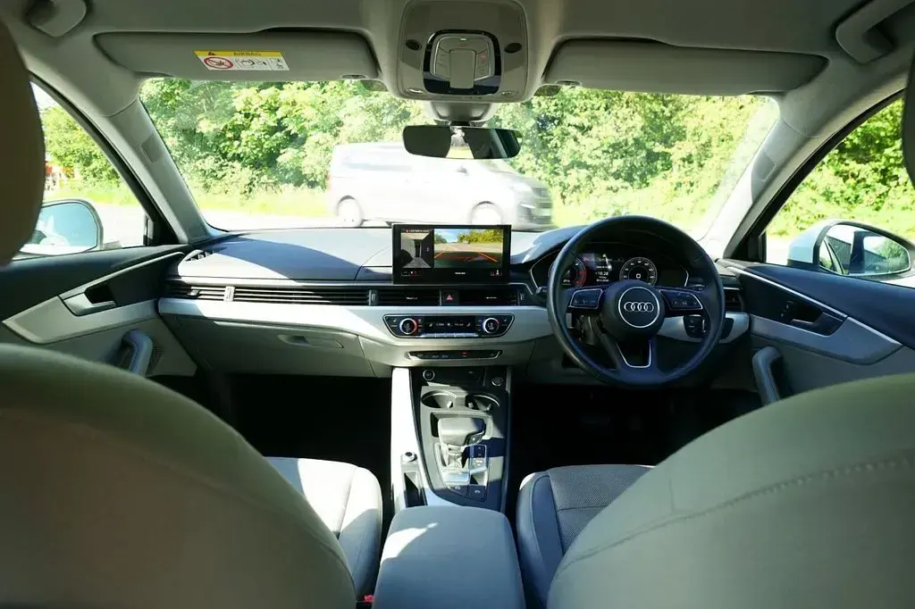 Used Audi A4 Comfort 163 HP (119 kW) 2023 White Estate