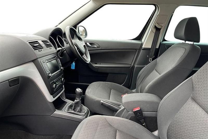 Used Skoda Yeti SE 110 HP (80 kW) 2014 White SUV