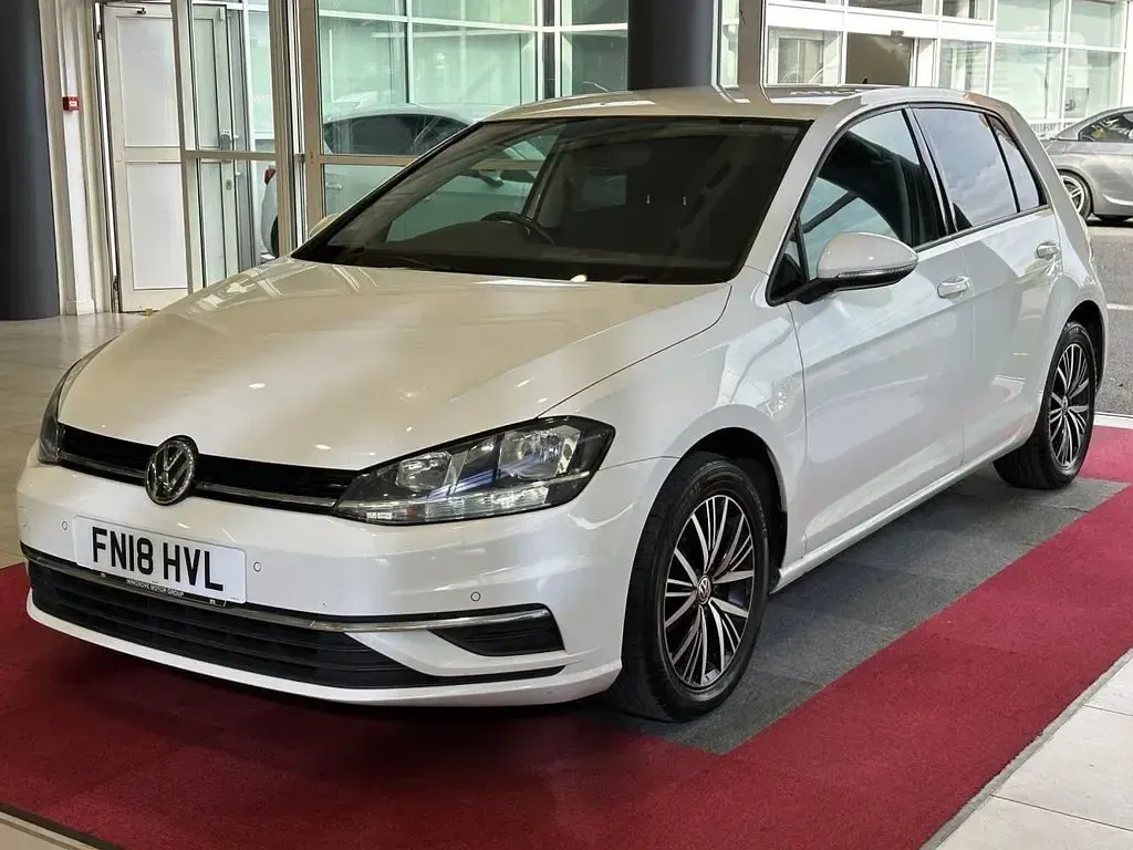 Used VW Golf VII SE 125 HP (91 kW) 2018 White Hatchback