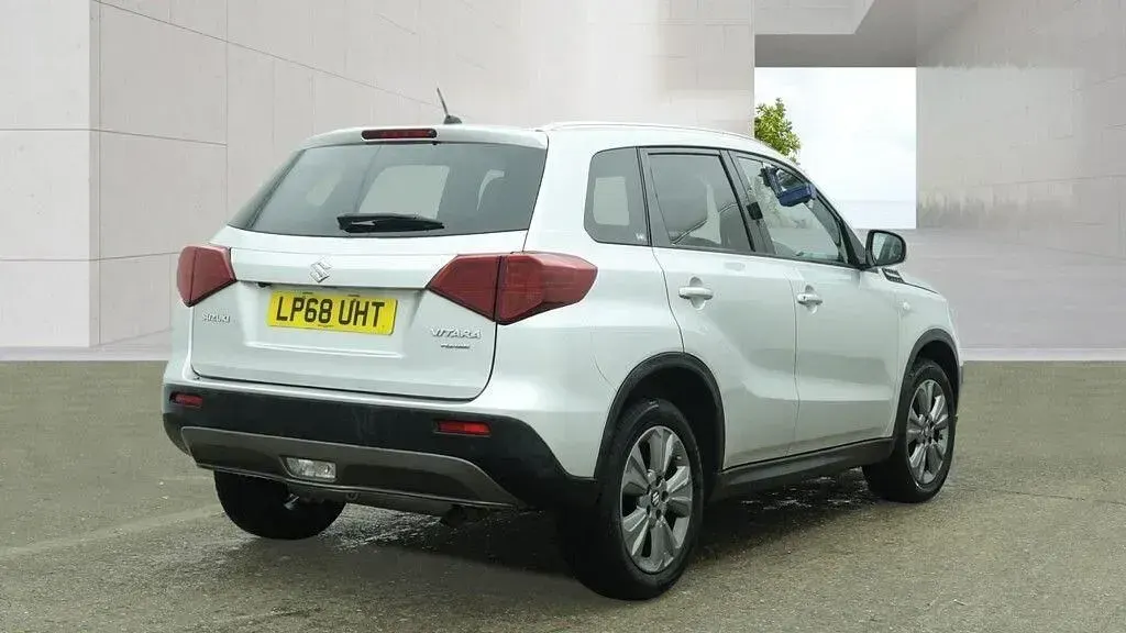 Usado Suzuki Vitara SZ-T 112 CV (82 kW) 2019 Plateado SUV