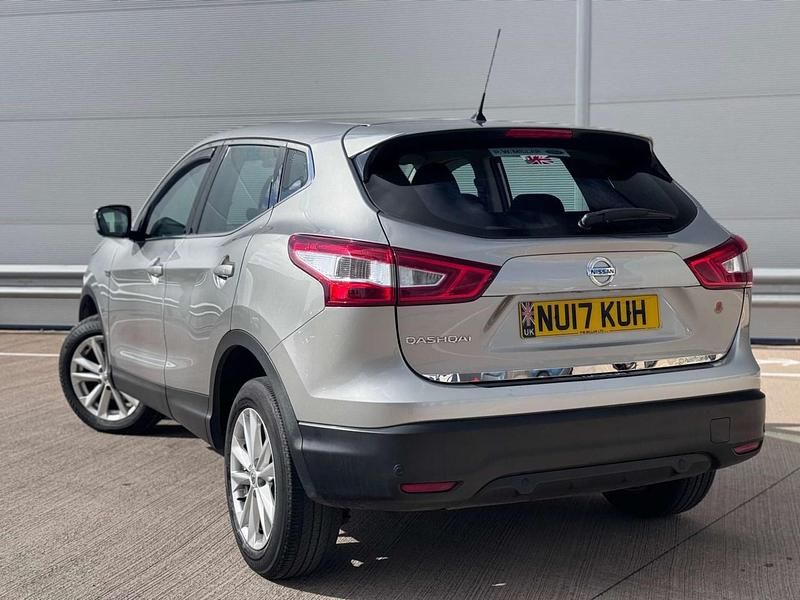 Used Nissan Qashqai Acenta 110 HP (80 kW) 2017 Silver SUV
