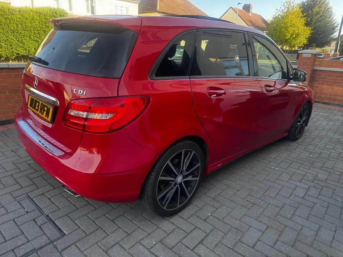 Used Mercedes B200 2013 Red MPV