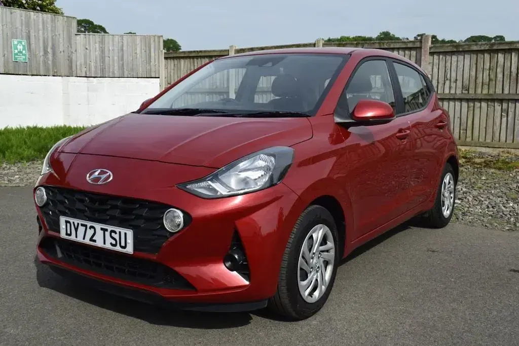 Used Hyundai i10 SE 67 HP (49 kW) 2022 Red Hatchback