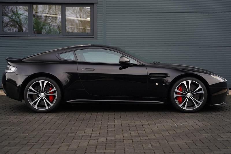 Used Aston Martin V12 Vantage 565 HP (415 kW) 2018 Onyx black Hatchback