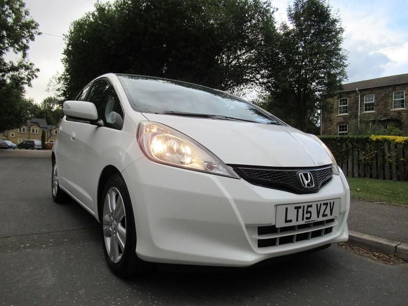 White Used 2015 Honda Jazz ES Hatchback | £7,995 (Fair price) - Image 1/4