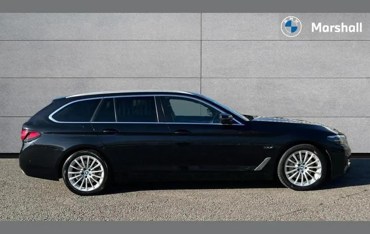Used BMW 530e Comfort Edition 292 HP (214 kW) 2023 Black Estate