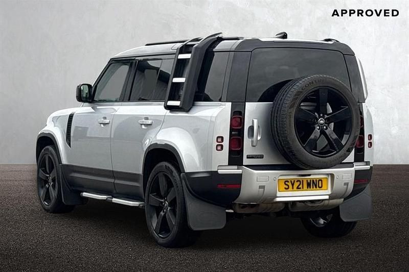 Used Land Rover Defender First Edition 250 HP (183 kW) 2021 Hakuba silver SUV