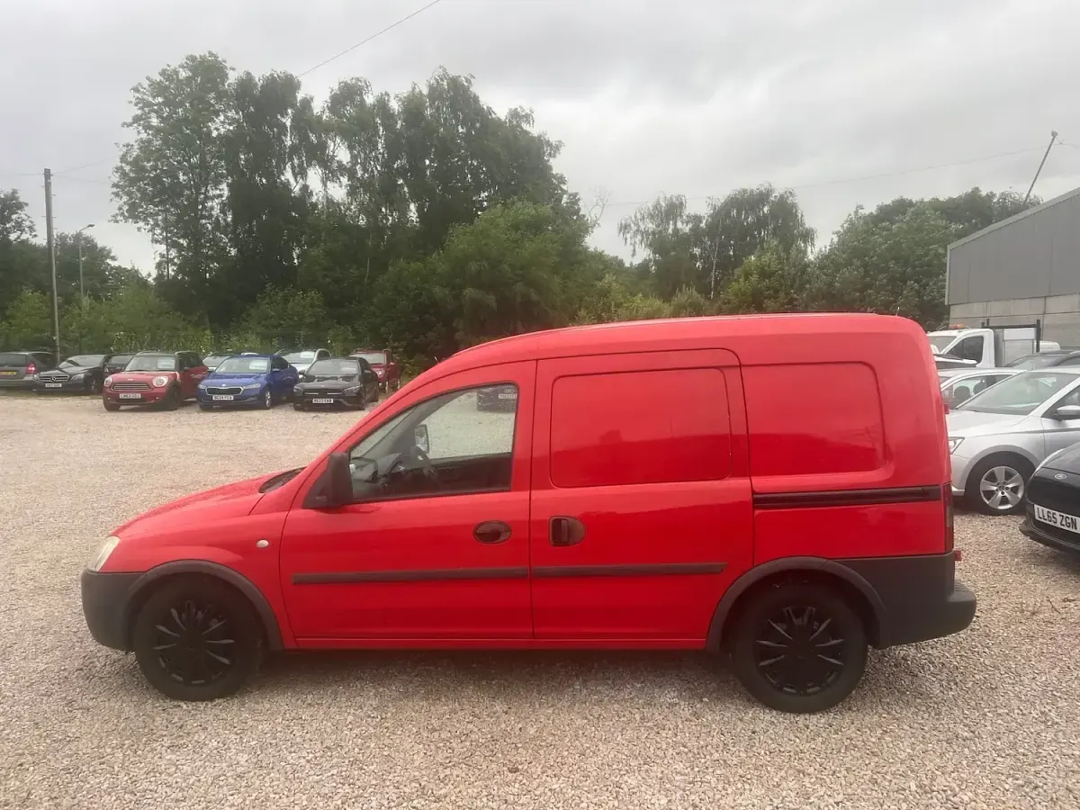 Used Vauxhall Combo 75 HP (55 kW) 2009 Red MPV