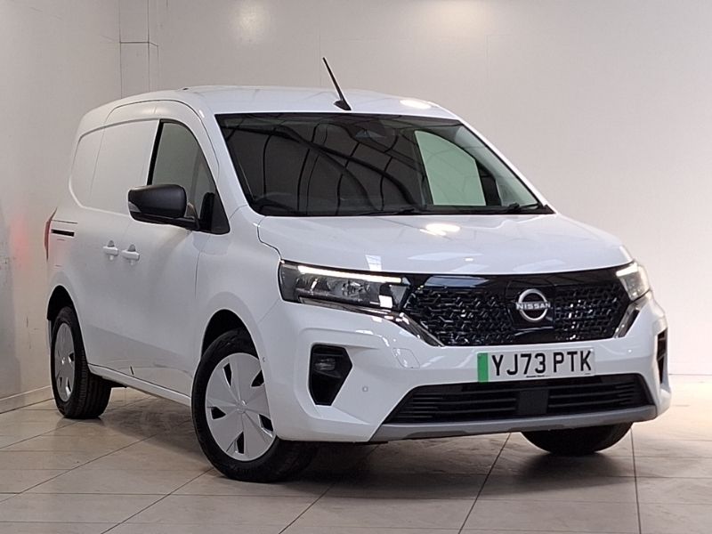 White Used 2023 Nissan Townstar Tekna MPV | £13,998 (Good price) - Image 1/4