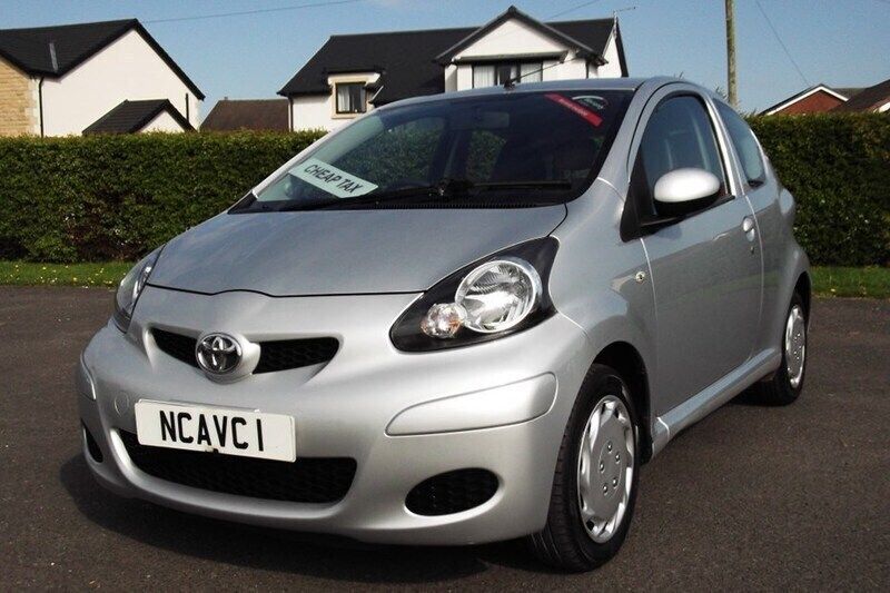 Silver Used 2011 Toyota Aygo Hatchback | £2,695 (Fair price) - Image 1/1