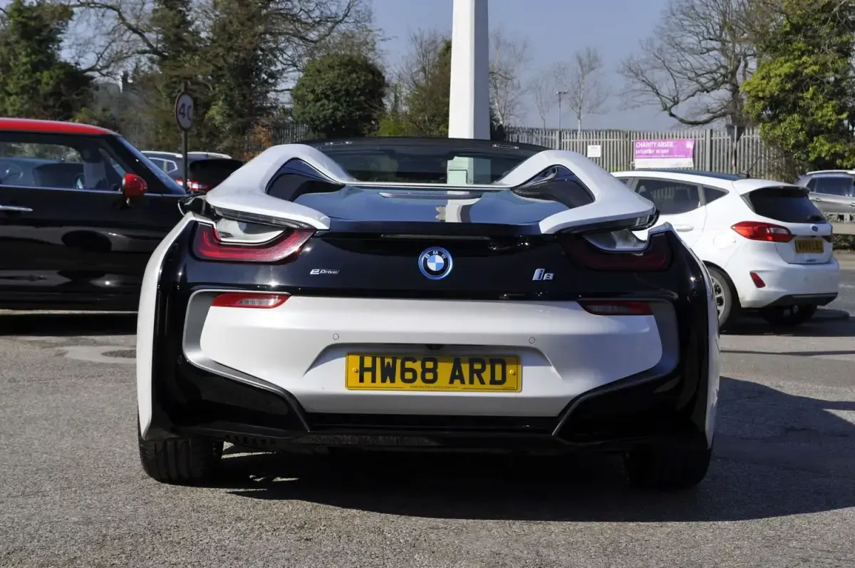 Used BMW i8 Luxury Line 374 HP (275 kW) 2019 White Cabriolet