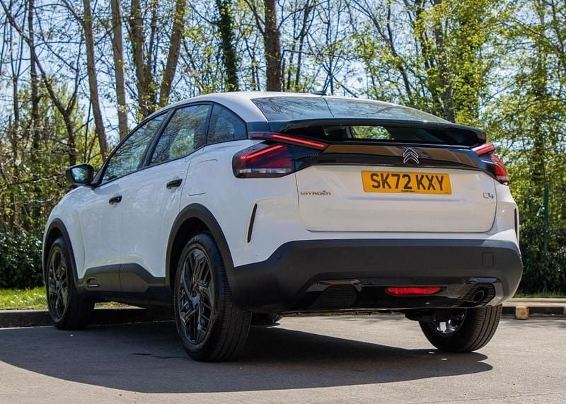 Used Citroën C4 PureTech 99 HP (72 kW) 2022 White Hatchback