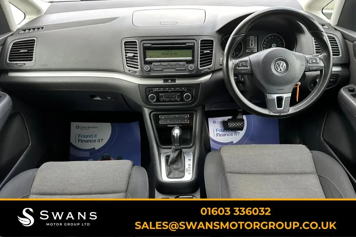 Begagnad VW Sharan SE 140 HK (102 kW) 2011 Silver Minibuss