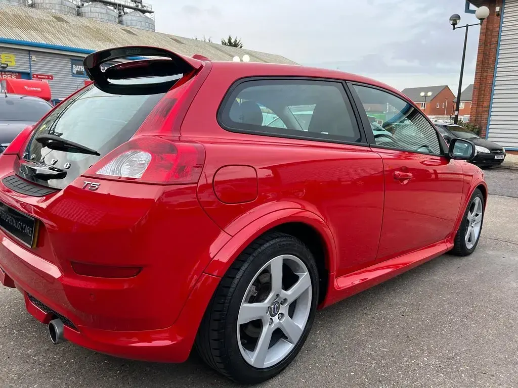 Used Volvo C30 R-Design 227 HP (166 kW) 2012 Red Hatchback