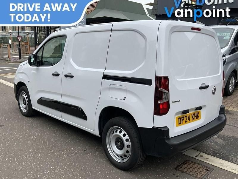 Used Vauxhall Combo S 100 HP (73 kW) 2024 White Van