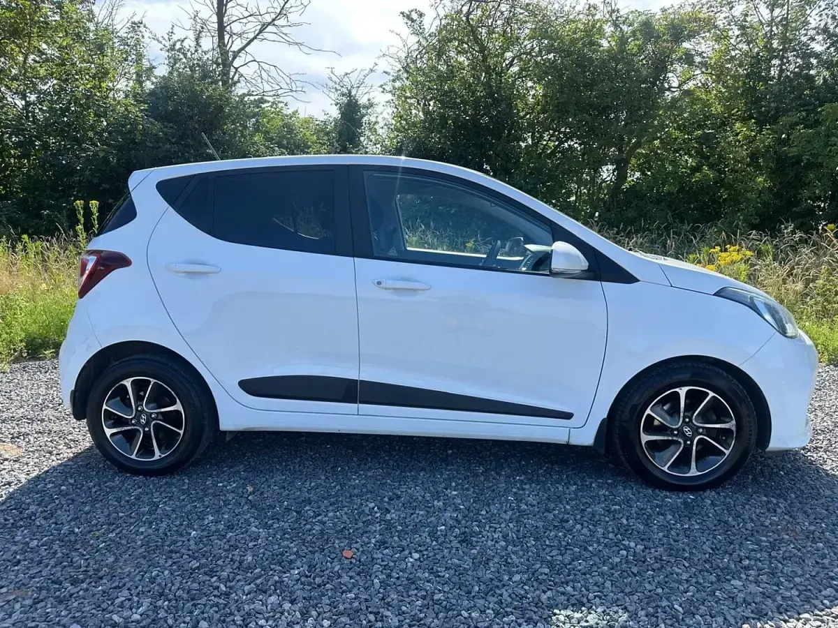 Used Hyundai i10 Premium 2018 White Hatchback