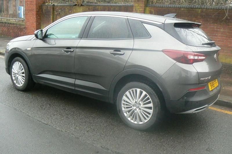 Used Vauxhall Grandland X Sport 130 HP (95 kW) 2018 Grey SUV