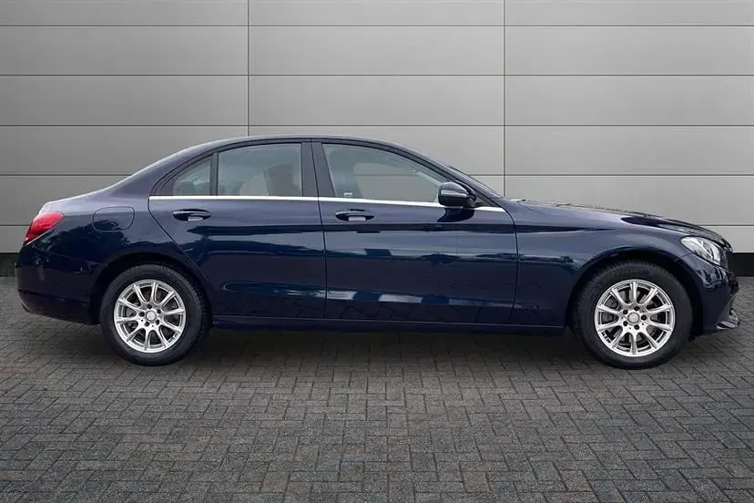 Used Mercedes C220 SE 170 HP (125 kW) 2017 Blue Sedan