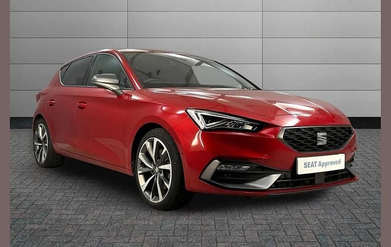 Used Seat Leon FR First Edition 147 HP (108 kW) 2020 Red Hatchback