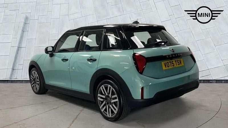 Used Mini Cooper Hatch 113 kW (154 HP) 2025 Green Hatchback