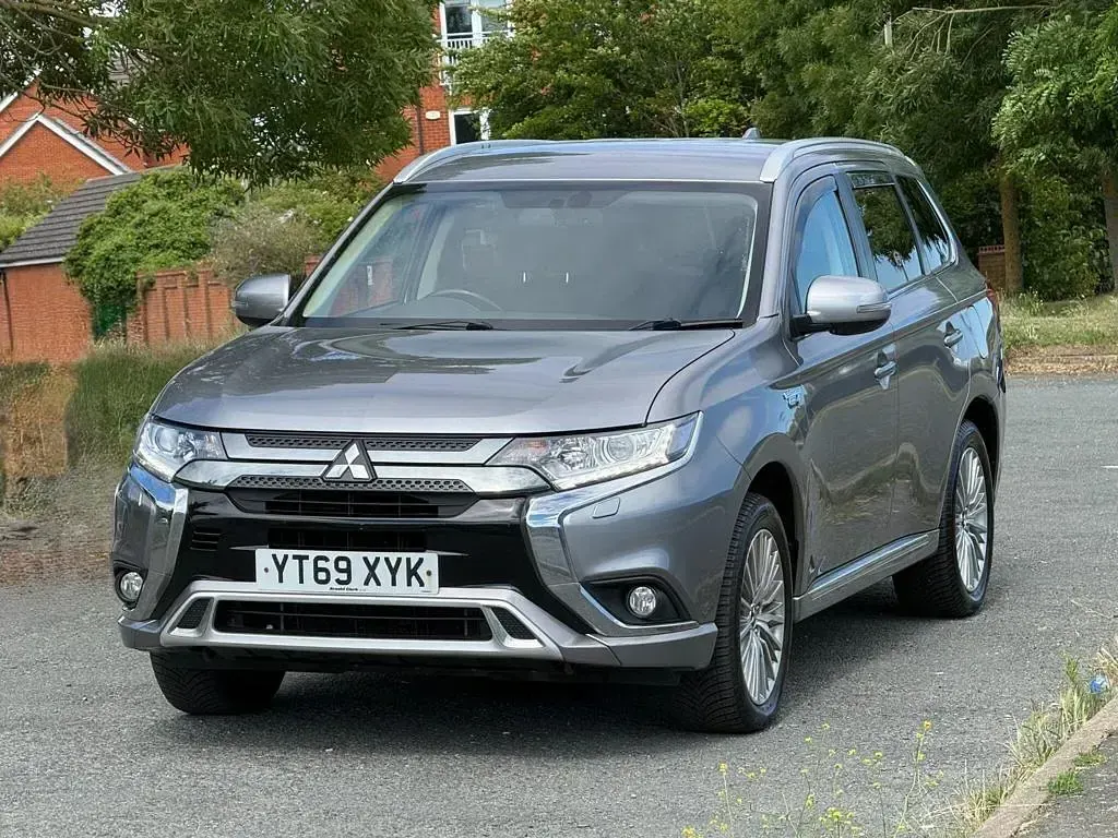 Used Mitsubishi Outlander P-HEV 224 HP (164 kW) 2019 Grey SUV