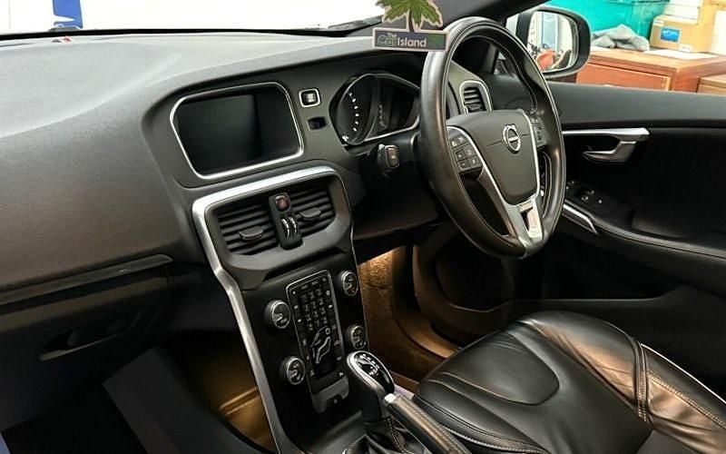 Used Volvo V40 R-Design Pro 122 HP (89 kW) 2018 Grey Hatchback