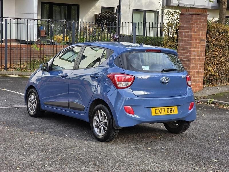 Used Hyundai i10 Premium 83 HP (61 kW) 2017 Blue Hatchback