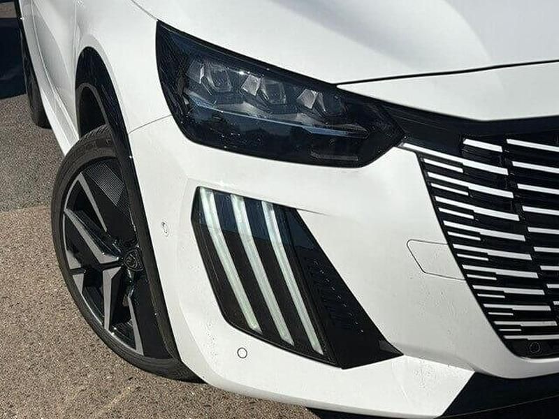 Used Peugeot e-208 GT 114 kW (156 HP) 2025 White Hatchback