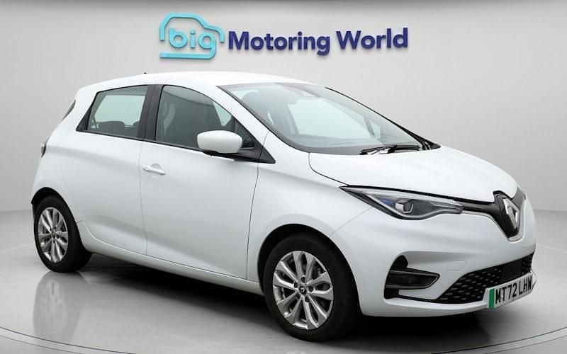 Used Renault Zoe Version S 100 kW (136 HP) 2022 White Hatchback