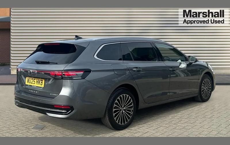 Used VW Passat Elegance 267 HP (196 kW) 2025 Grey Estate