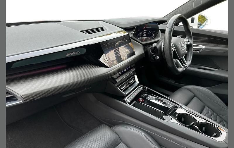 Second-hand Audi e-tron GT quattro Comfort 384 kW (523 CP) 2022 Alb Berlinǎ