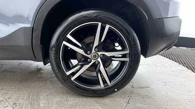 Used Volvo XC40 R-Design 194 HP (142 kW) 2022 SUV