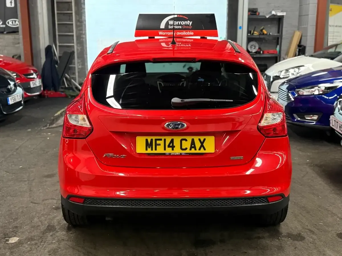 Used Ford Focus Zetec 98 HP (72 kW) 2014 Red Hatchback