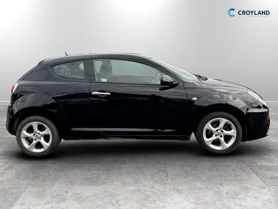 Used Alfa Romeo MiTo 105 HP (77 kW) 2017 Black Hatchback