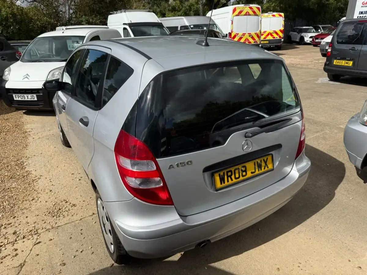 Begagnad Mercedes A150 Classic 95 HK (69 kW) 2008 Silver Halvkombi
