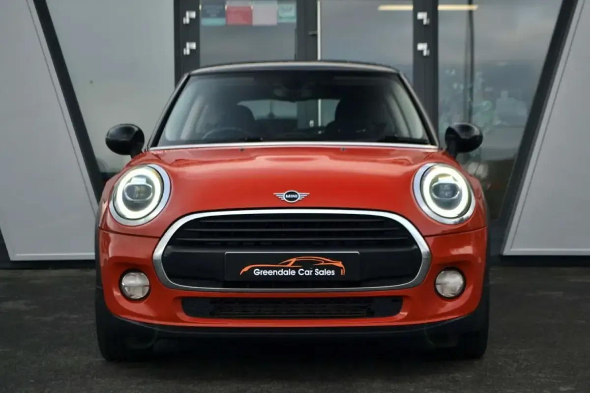 Używany Mini Cooper Classic 2019 Pomarańczowy Hatchback