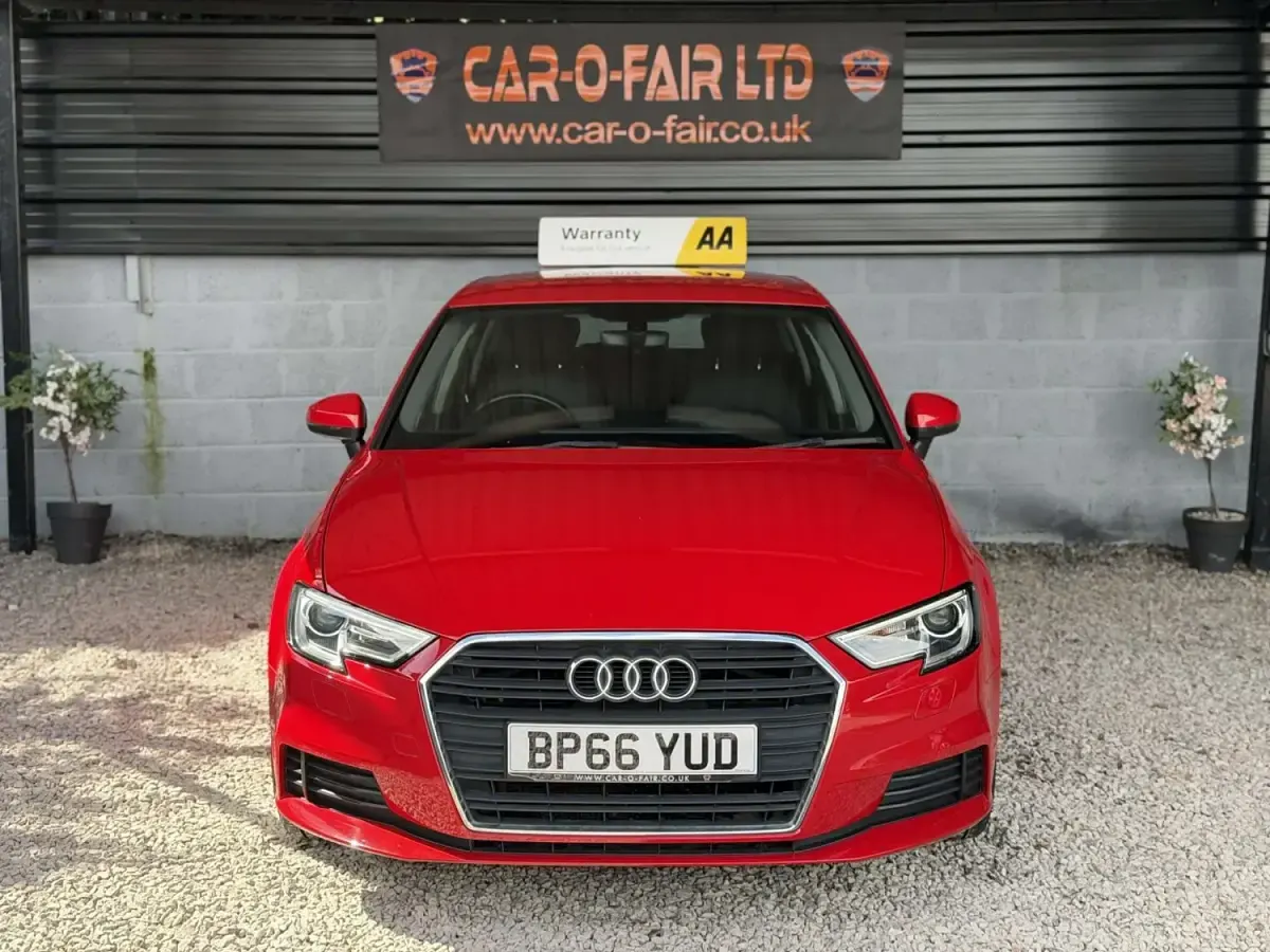 Begagnad Audi A3 2017 Röd Halvkombi