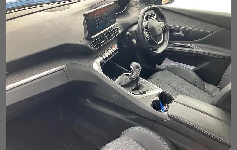 Used Peugeot 3008 Allure Premium 131 HP (96 kW) 2022 Blue SUV