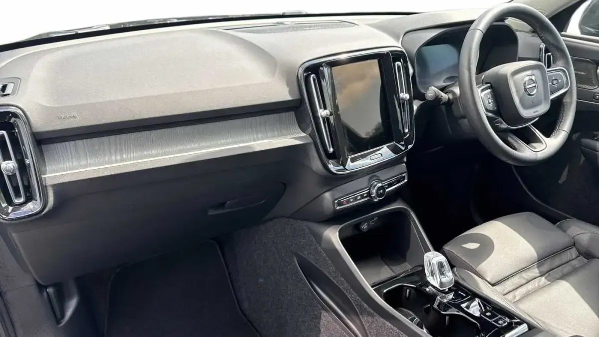 Used Volvo XC40 Ultra 161 HP (118 kW) 2025 Green SUV