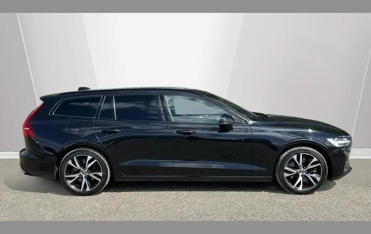 Used Volvo V60 R-Design 350 HP (257 kW) 2022 Black Estate