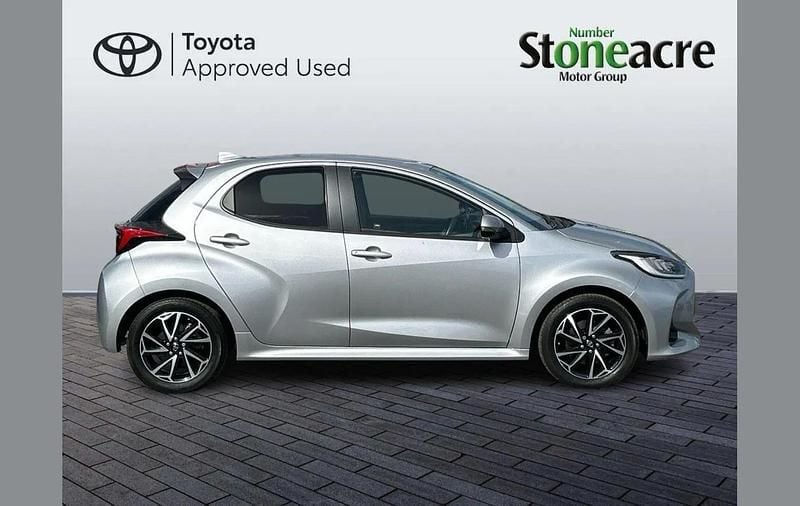 Used Toyota Yaris Hybrid Design 116 HP (85 kW) 2023 Silver Hatchback