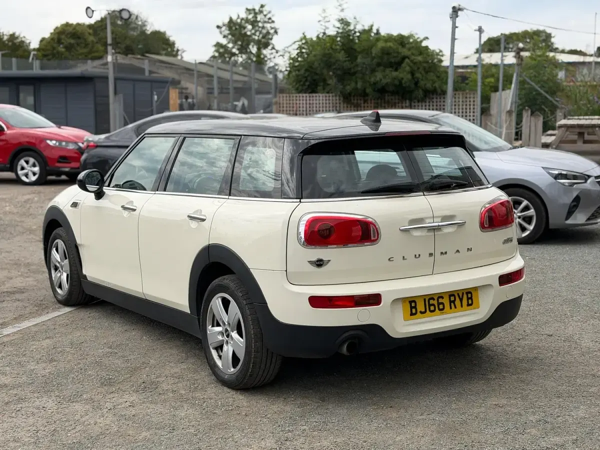 Used Mini Cooper Clubman 136 HP (100 kW) 2016 White Estate