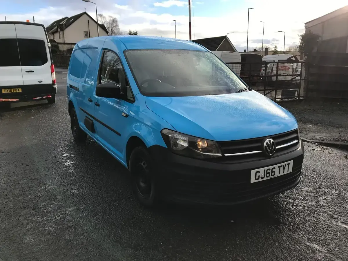 Used VW Caddy Maxi Startline 102 HP (75 kW) 2016 Blue MPV
