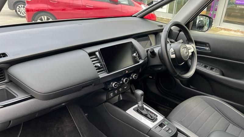 Used Honda Jazz Advance 122 HP (89 kW) 2024 White Hatchback