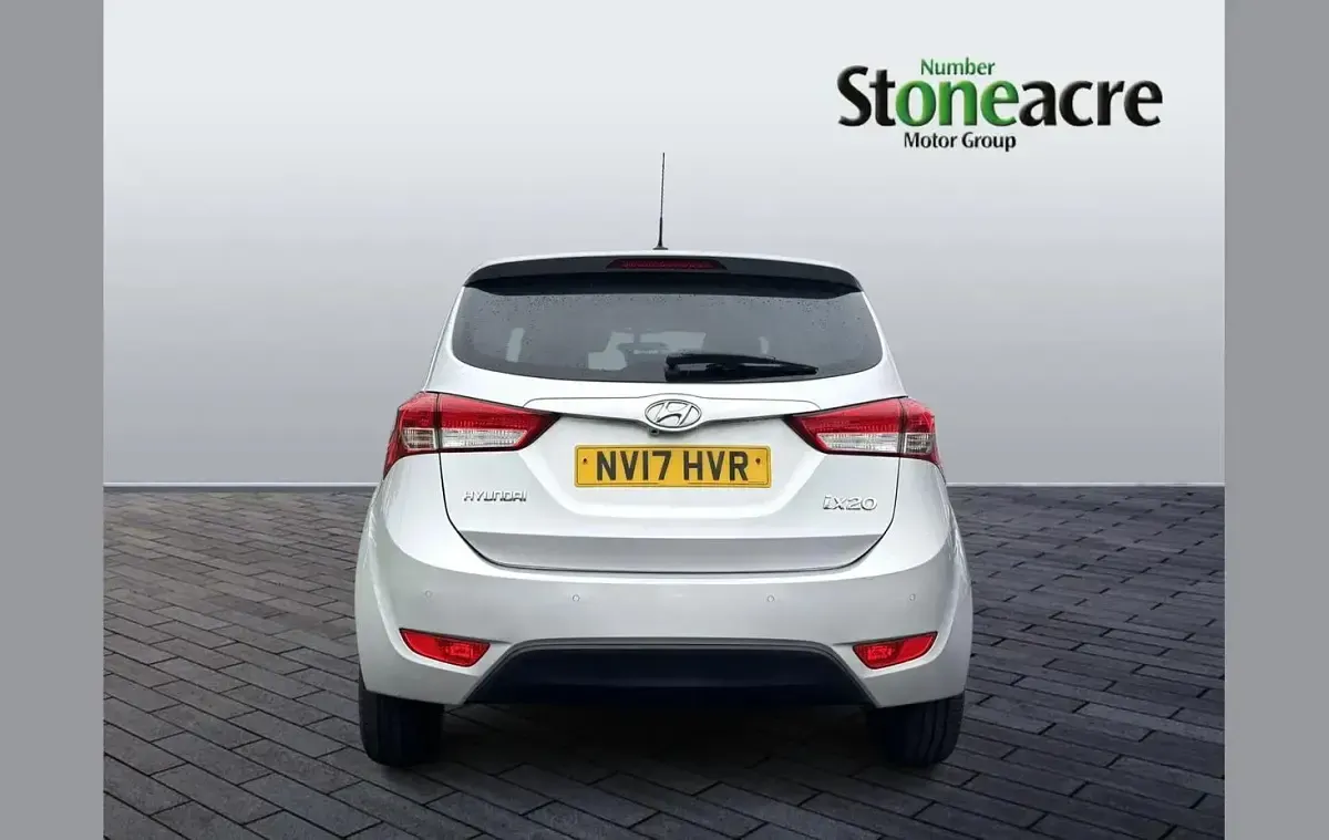 Used Hyundai ix20 Premium 88 HP (64 kW) 2017 Silver Hatchback