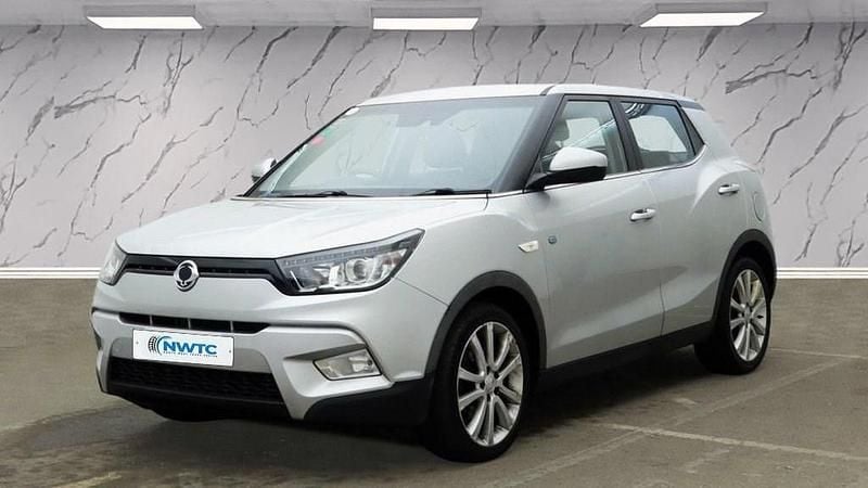 Used Ssangyong (KGM) Tivoli 115 HP (84 kW) 2018 Silver SUV