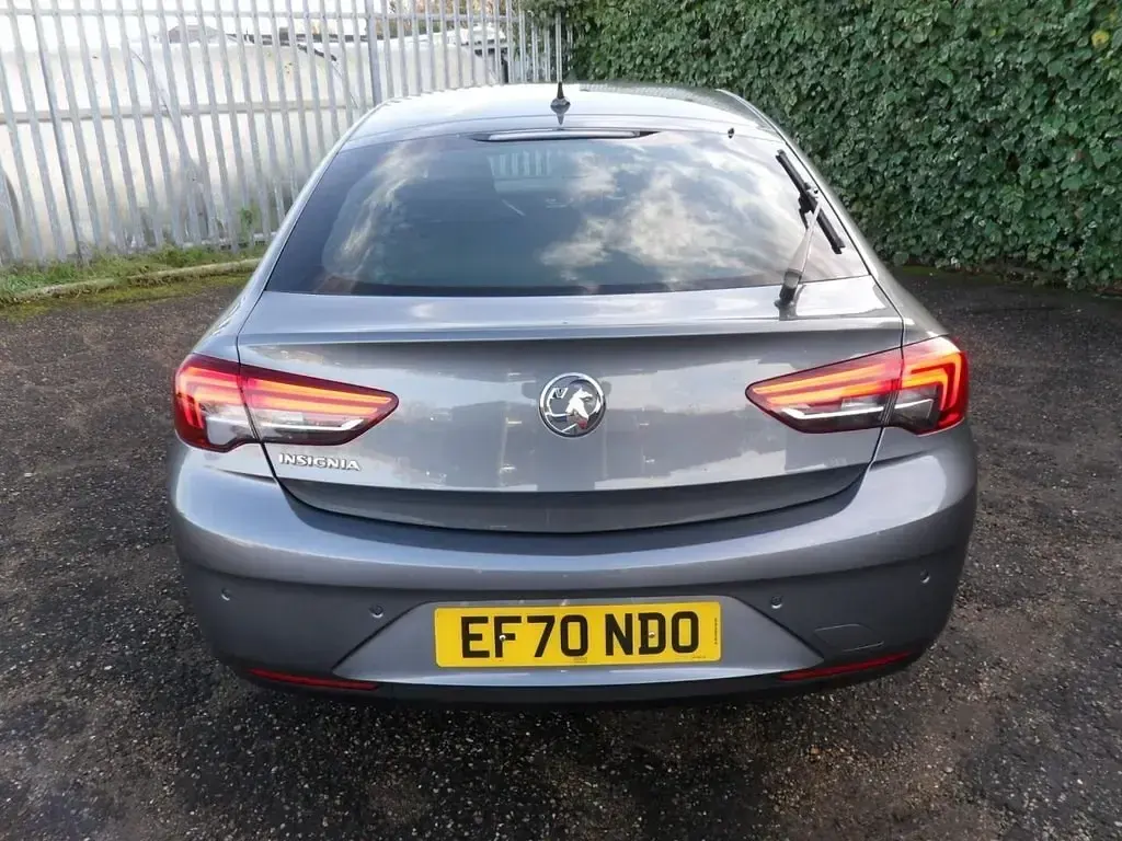Second-hand Vauxhall Insignia Sport 122 CP (89 kW) 2020 Gri Hatchback