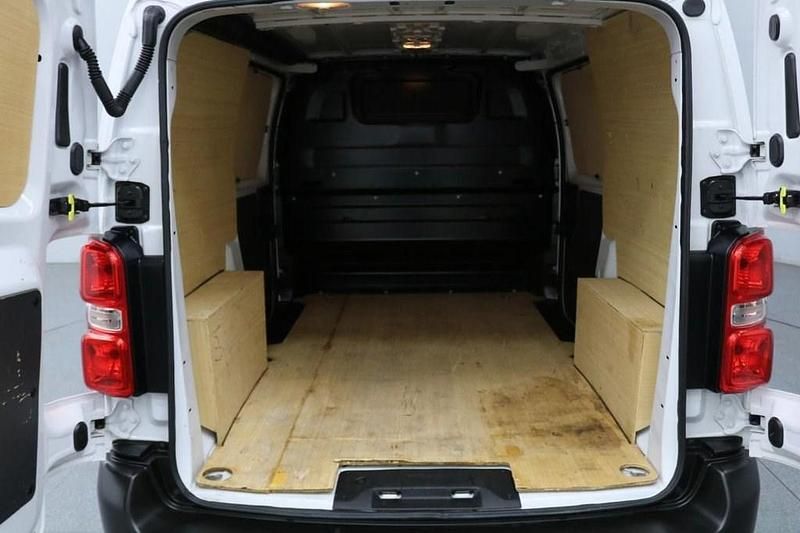 Used Citroën Dispatch 100 HP (73 kW) 2022 White MPV